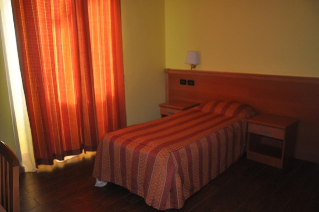 Single Room,109945284:JPEG
