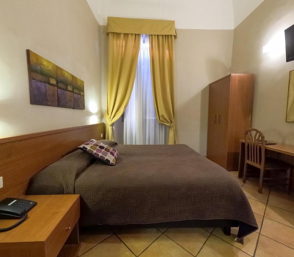 Camera Matrimoniale/Doppia con Letti Singoli con Bagno in Comune