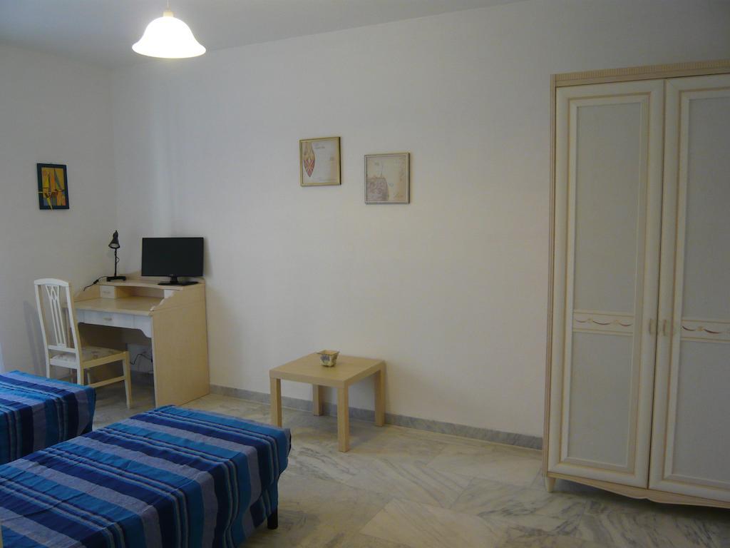 Double or Twin Room Private External Bathroom