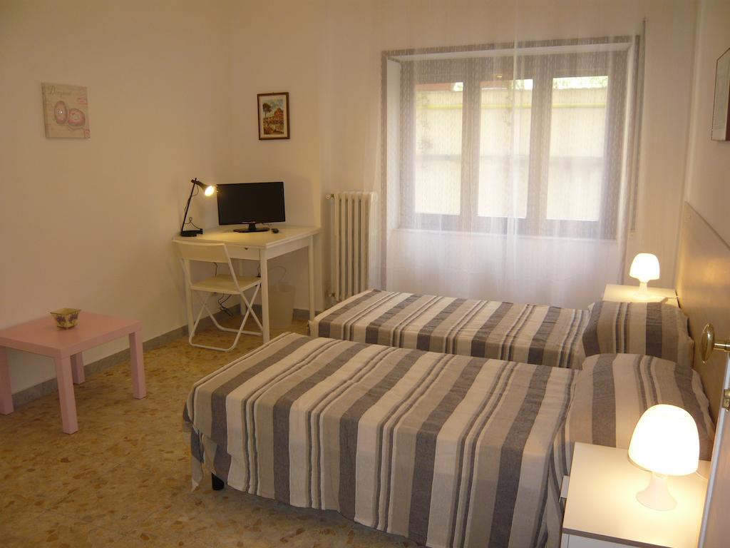 Double or Twin Room Private External Bathroom