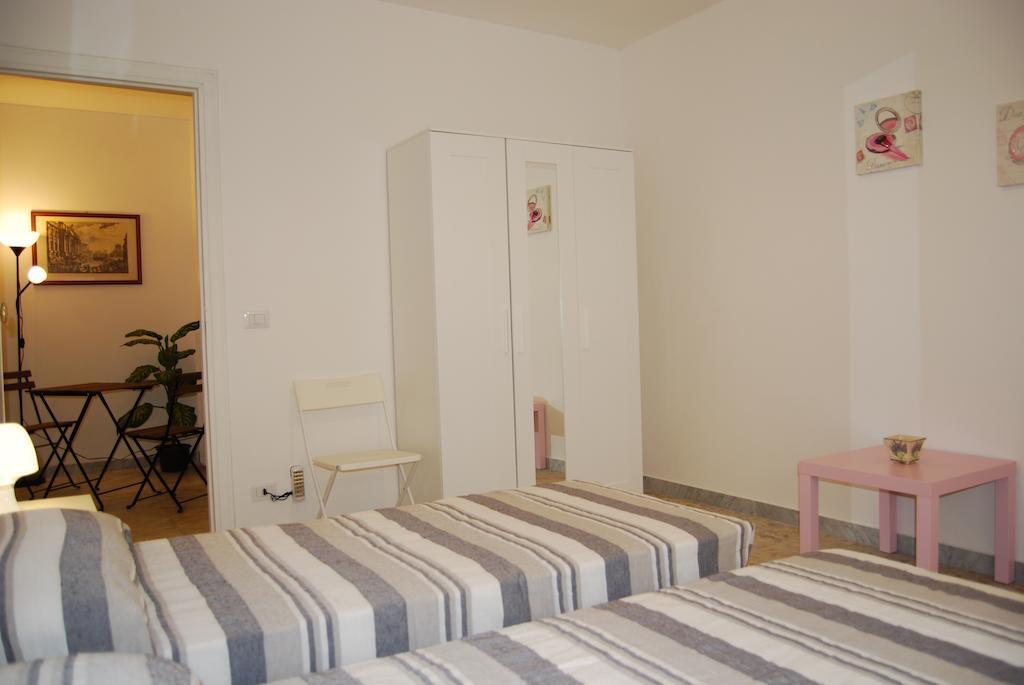 Double or Twin Room Private External Bathroom