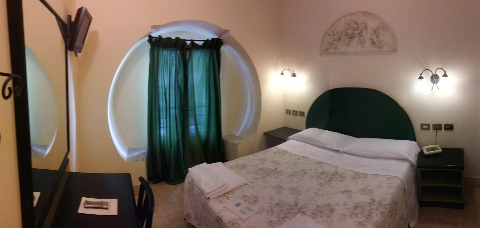 Standard Double Room,685782519:JPEG