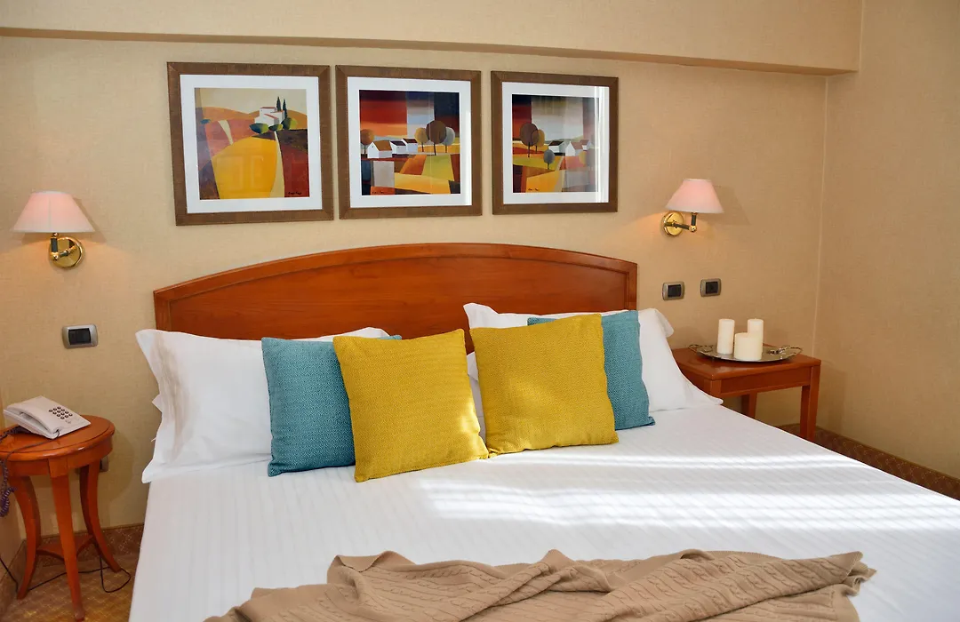 Lh Hotel Lloyd Roma-1