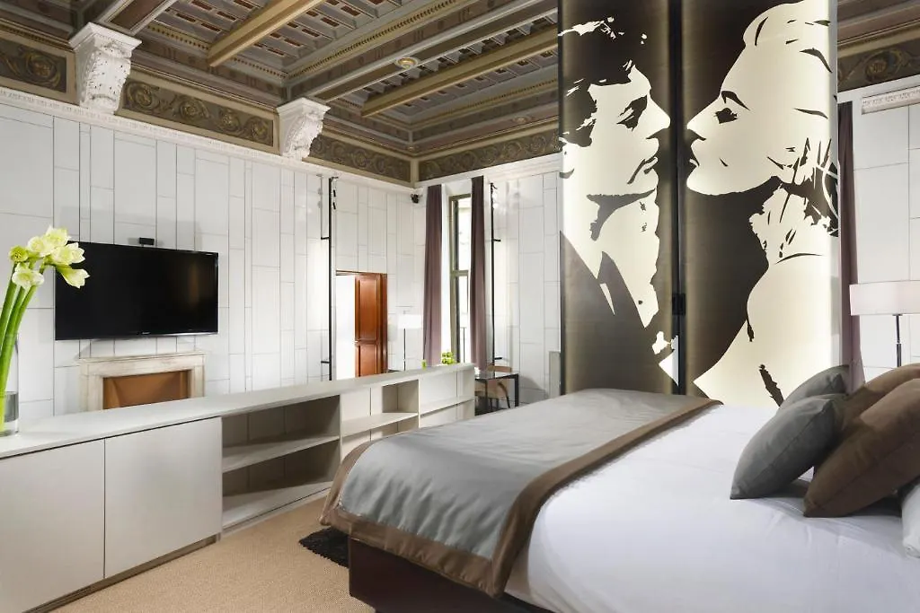 Piazza Del Gesu' Luxury Suites-1