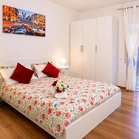 Sweet Home Piramide Rooms-3